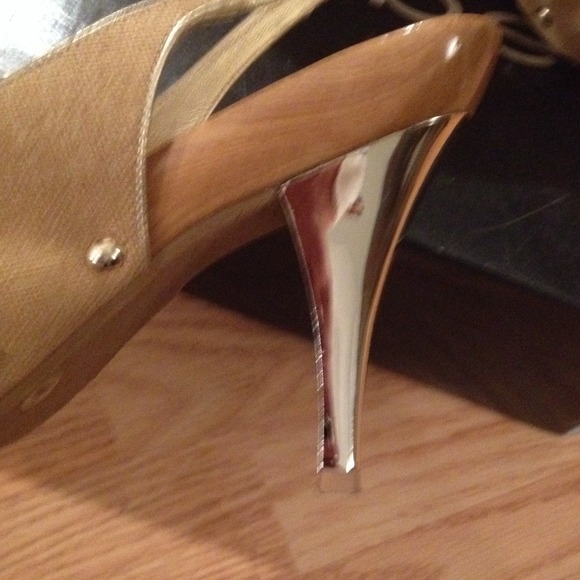 Bebe heels - Picture 2 of 4