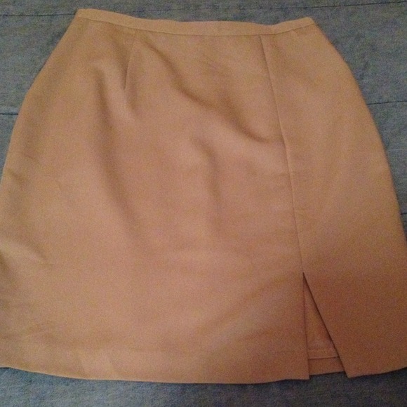 Beige/khaki. Skirt