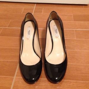 AUTHENTIC Prada patent leather pumps size 36.5