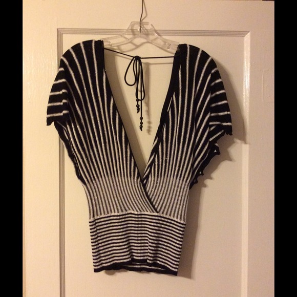 Cache Tops - SOLD 🎉HP 5/9/14🎉 Cache gorgeous woven shirt!