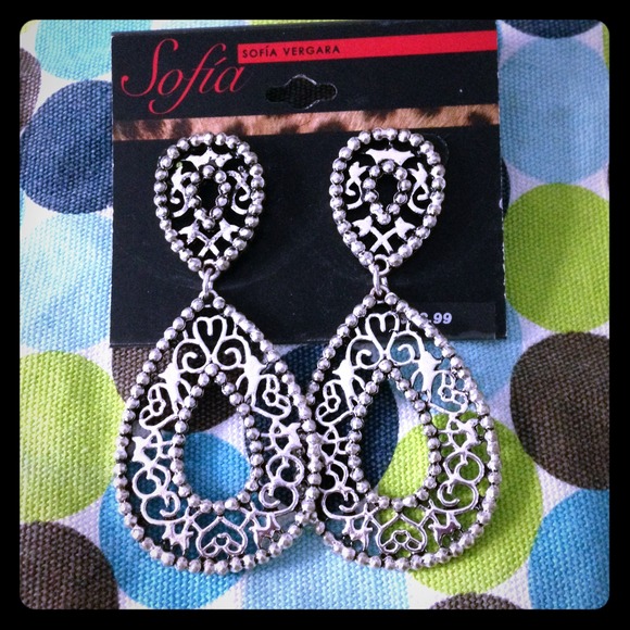 SOLD‼️ NWT FABULOUS SILVER TONE EARRINGS‼️