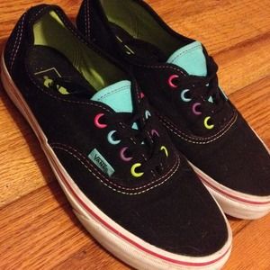 youth vans authentic skate shoe
STYLE #1499874