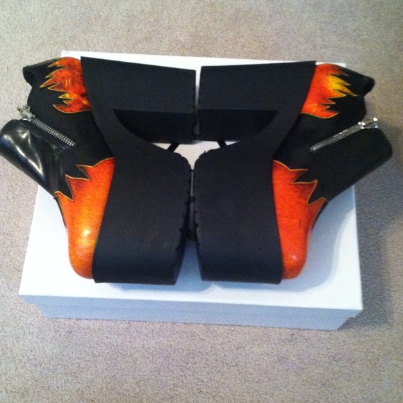 🚫SOLD🚫Unif Pyro Boot🔥 - Picture 3 of 4