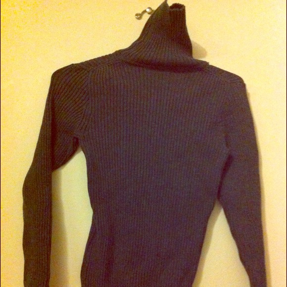 Cute gray turtleneck sweater!