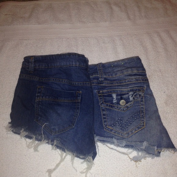 Two pairs of short jean shorts - Picture 2 of 3