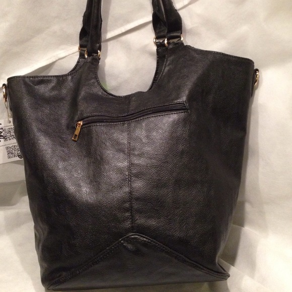 🔥🔥SALE NWT Gold Rivet tone Black Purse. - Picture 2 of 4