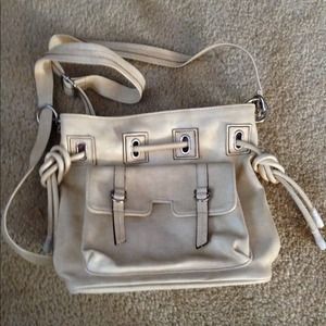 Cream color purse with lots of pockets!
