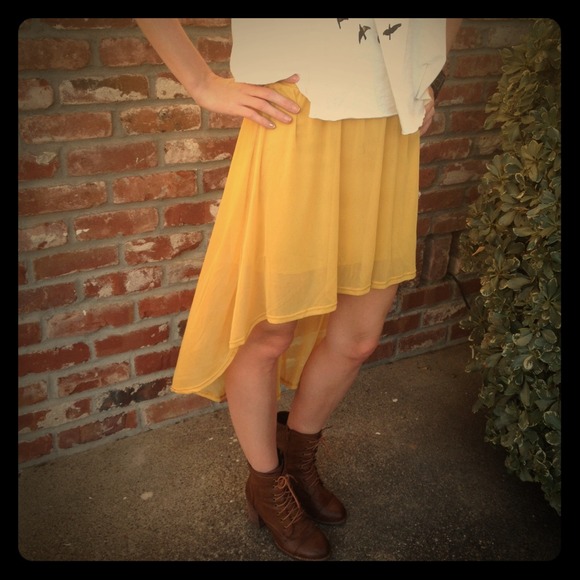 Dresses & Skirts - DROP! LLittle yellow hi/low skirt, new!