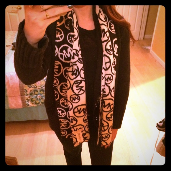 Michael Kors Accessories - Michael Kors scarf