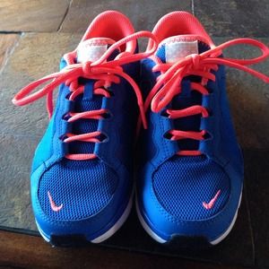Nike workout shoes- breathe flex trainer 2