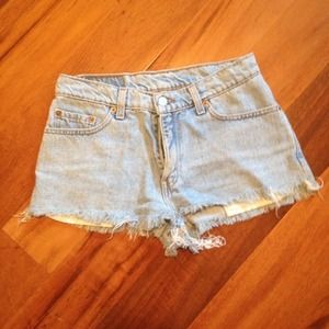 High waisted Levi shorts