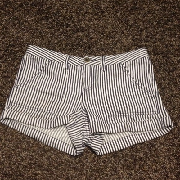 Great condition, navy blue and cream striped short