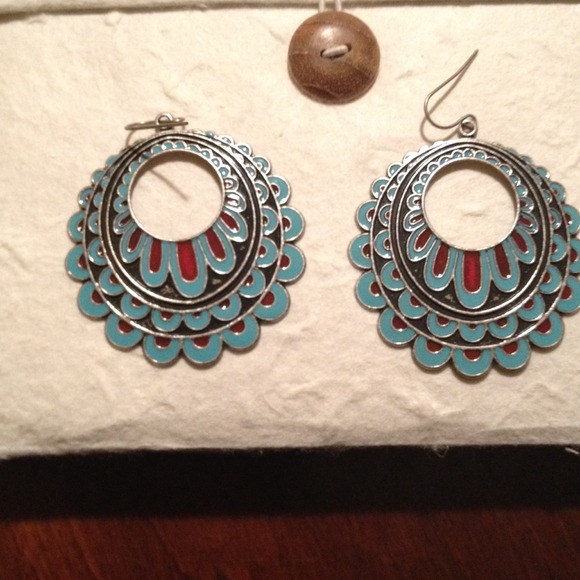 Jewelry - $8 fun and flirty earrings ! ⚡️🔥🌙💛