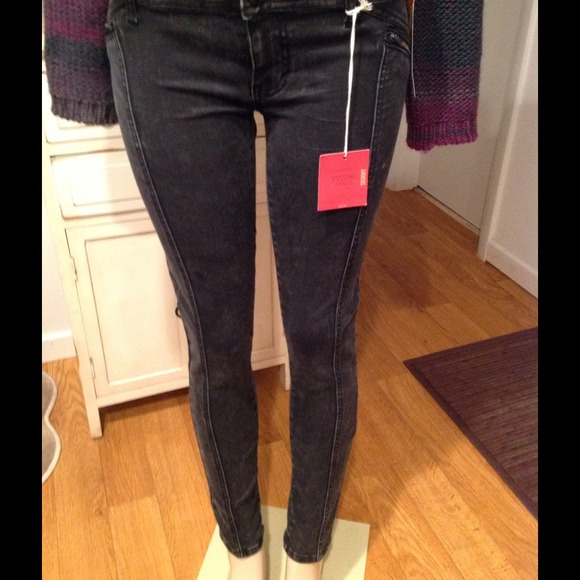 ⭐️NWT Mossimo Black Skinny Jeans⭐️ - Picture 2 of 4
