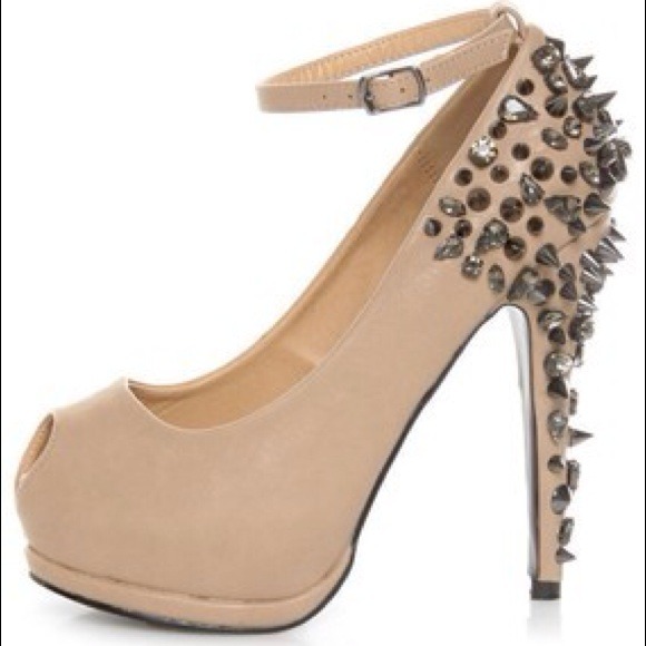 Size 7 women's heels