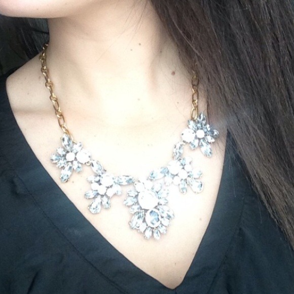 🚫Sold🚫 Crystal Cluster Statement jcrew  necklace - Picture 2 of 4