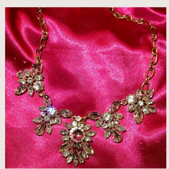 🚫Sold🚫 Crystal Cluster Statement jcrew  necklace - Picture 4 of 4