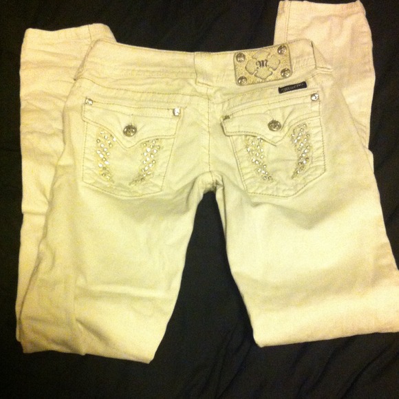 White miss me jeans