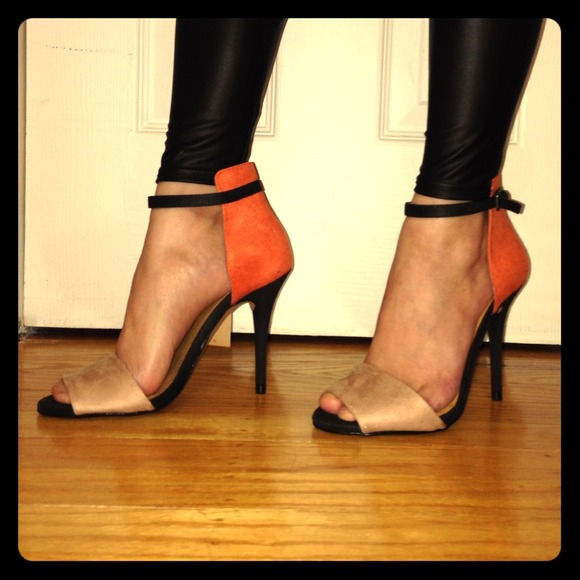 🚫SOLD🚫 NWT Zara Tan/Orange combo heel sandals