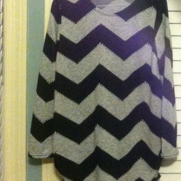 Black/grey Chevron Shirt