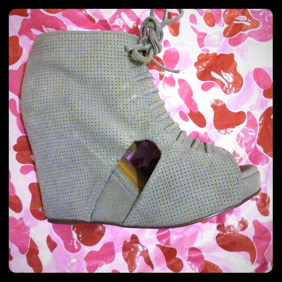 Jeffrey Campbell Mary rocks grey suede wedges 7
