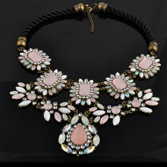 HOLD Sassylizzy87 Necklace earrings