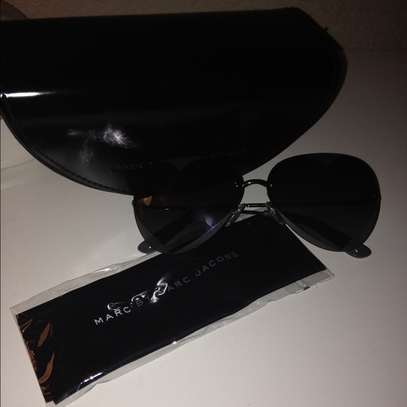 Marc by Marc Jacob Heart sunnies
