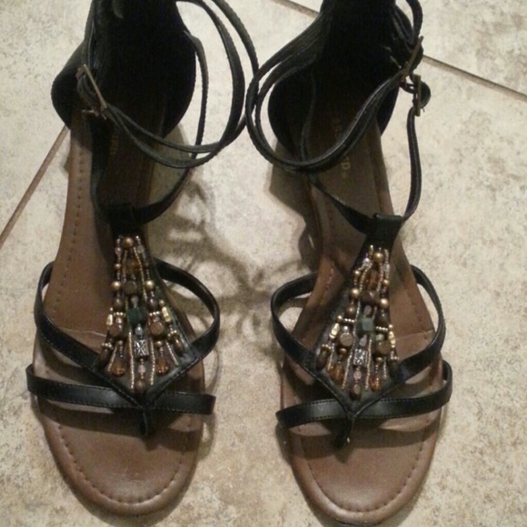 Classified wedge sandals 8.5