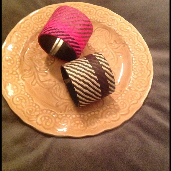 Pair of Magnetic Cuff Bracelets - Picture 1 of 1