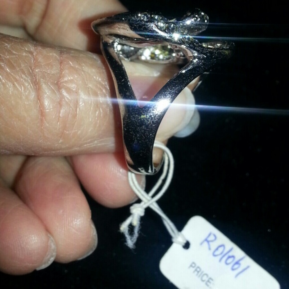 Pretty Cocktail Ring - Picture 2 of 4