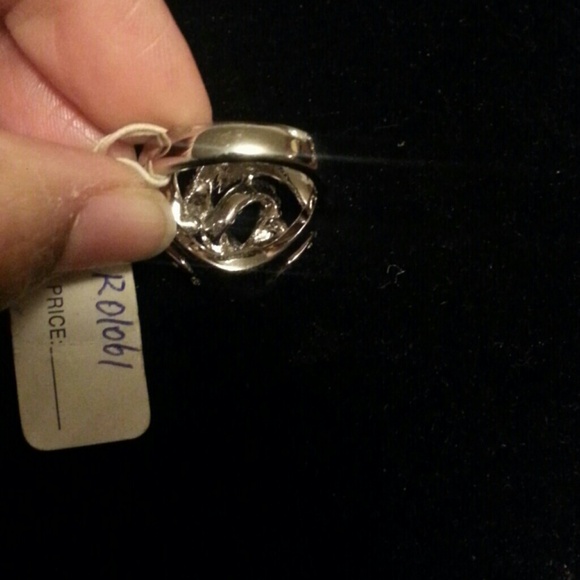 Pretty Cocktail Ring - Picture 3 of 4