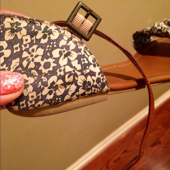 Sandals🌻 - Picture 2 of 3