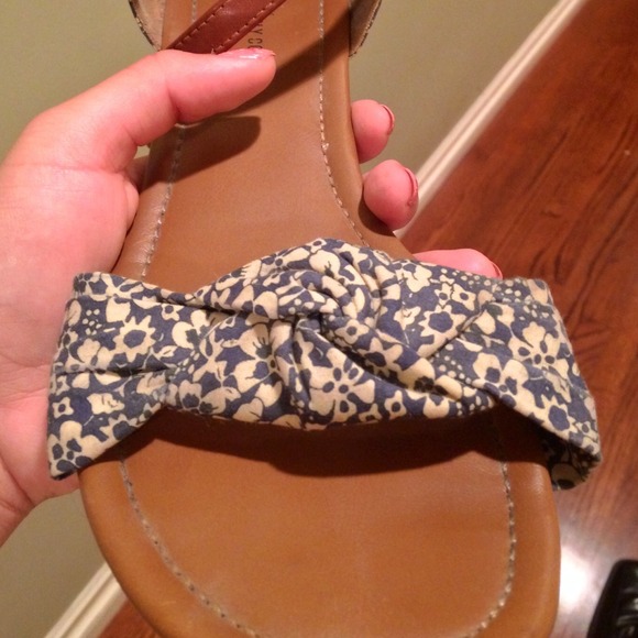 Sandals🌻 - Picture 3 of 3