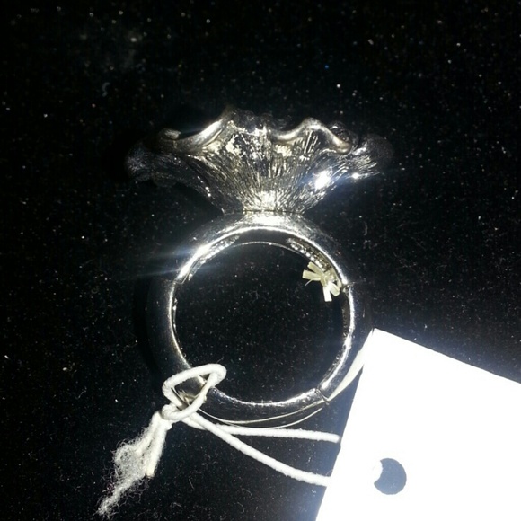 Flower Ring - Picture 2 of 3