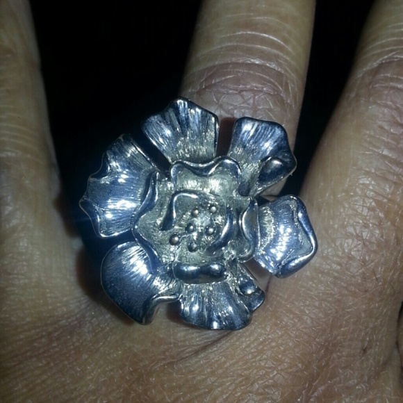 Flower Ring - Picture 3 of 3