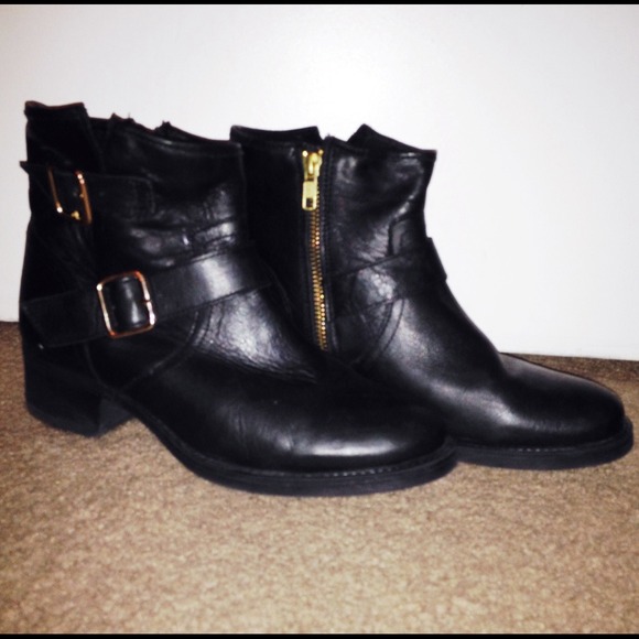 Steve Madden Boots - sold