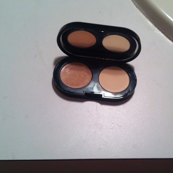 Bobbi Brown creamy concealer duo in warm beige