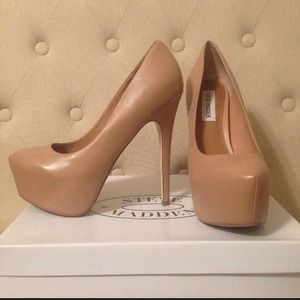 ❤️RESERVED❤️ Steve Madden Déja Vu Nude Heels