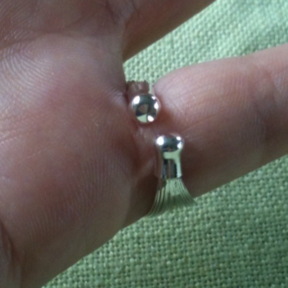 Gorgeous silver ring - Picture 2 of 3