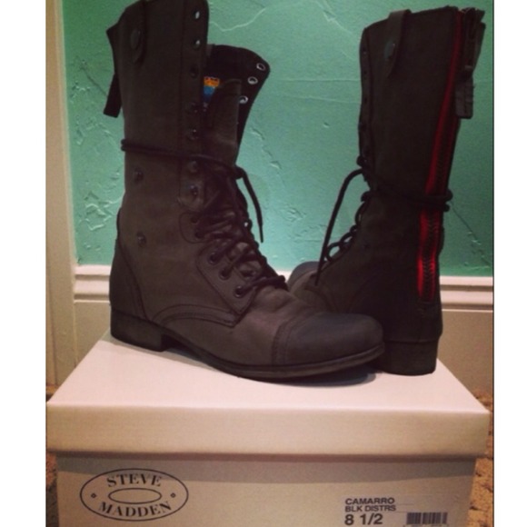 🚫SOLD🚫 *Steve Madden combat boots - Picture 2 of 3