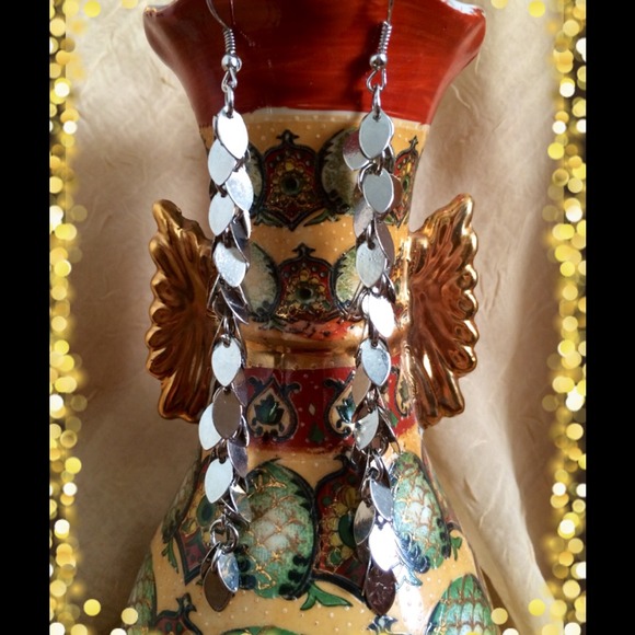 New Dangle Earrings - Picture 1 of 1