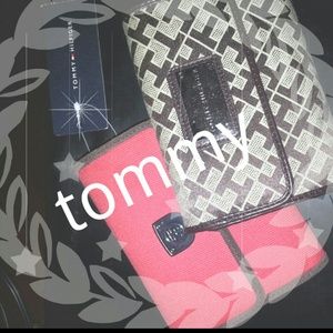 Tommy wallets trifold bundle.