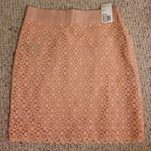 🎉HOST PICK ( work week chic) Short Lace skirt - Picture 1 of 3