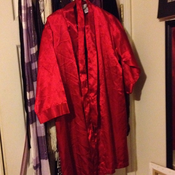 Short red robe