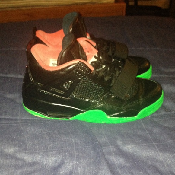Custom yeezy 4s - Picture 2 of 3