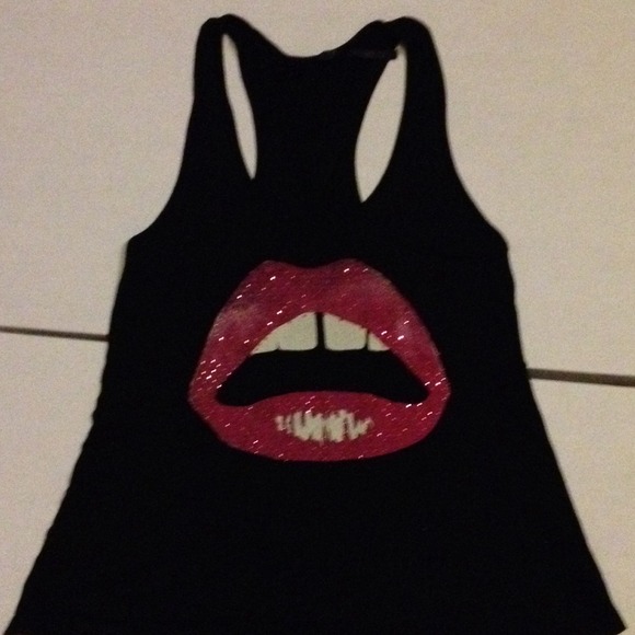 Trendy lips graphic tank