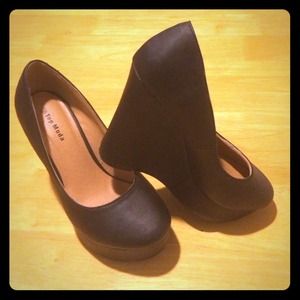Jet black Round toe PIN UP wedge heels