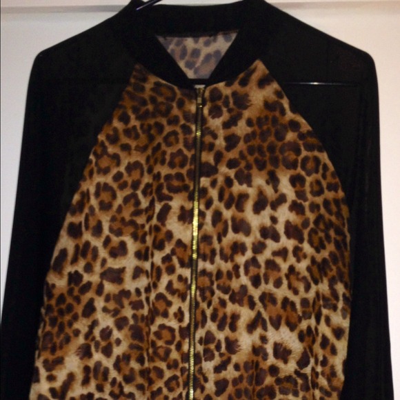 Cute sheer jacket with pockets