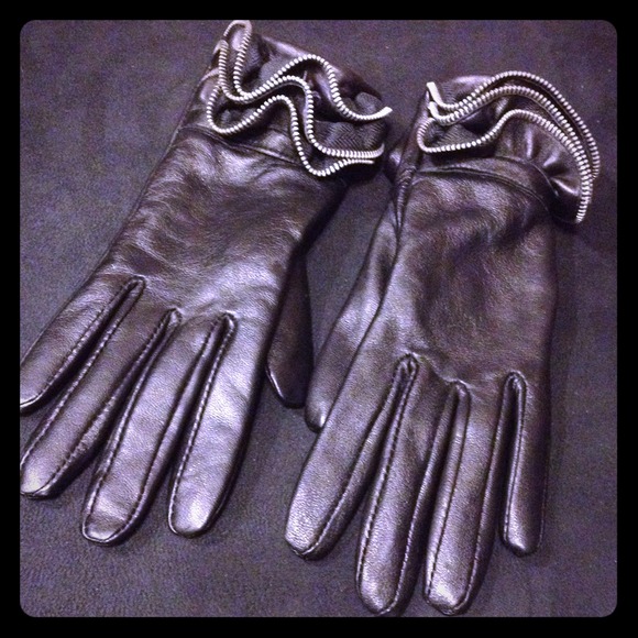Black Leather Gloves.  💗reduced price💗