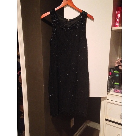Black glittery dress.💋